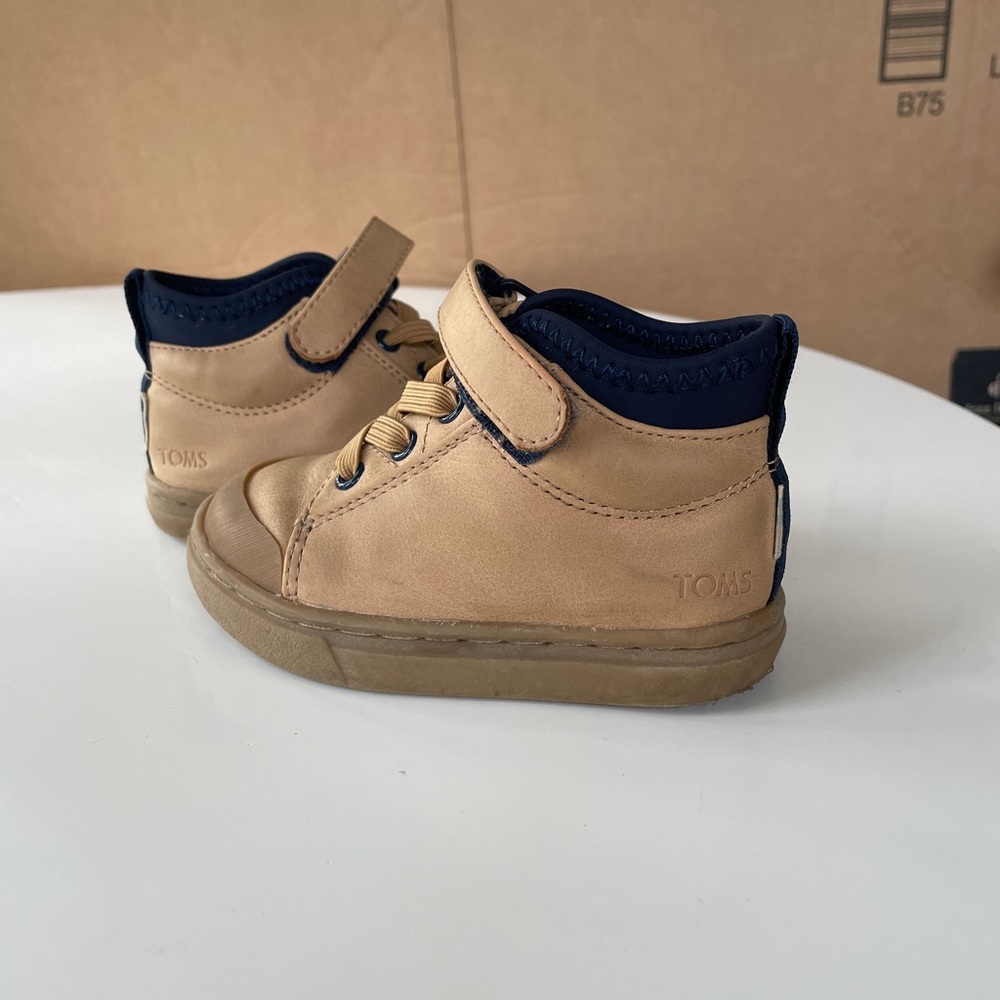 Toms boots size 5